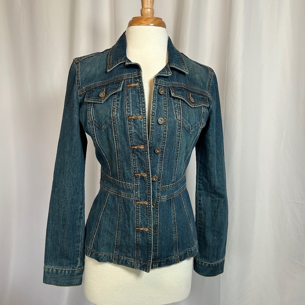 WOMEN'S TAILORED DKNY JEAN JACKET - SIZE MEDIUM